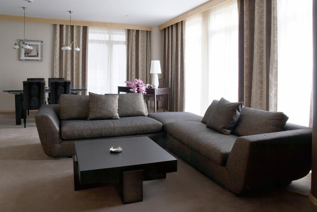 Royal Square Hotel & Suites Рига Екстериор снимка