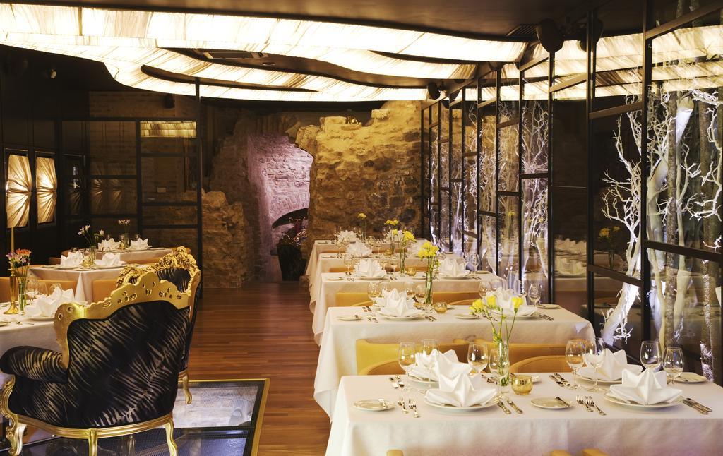 Royal Square Hotel & Suites Рига Ресторант снимка