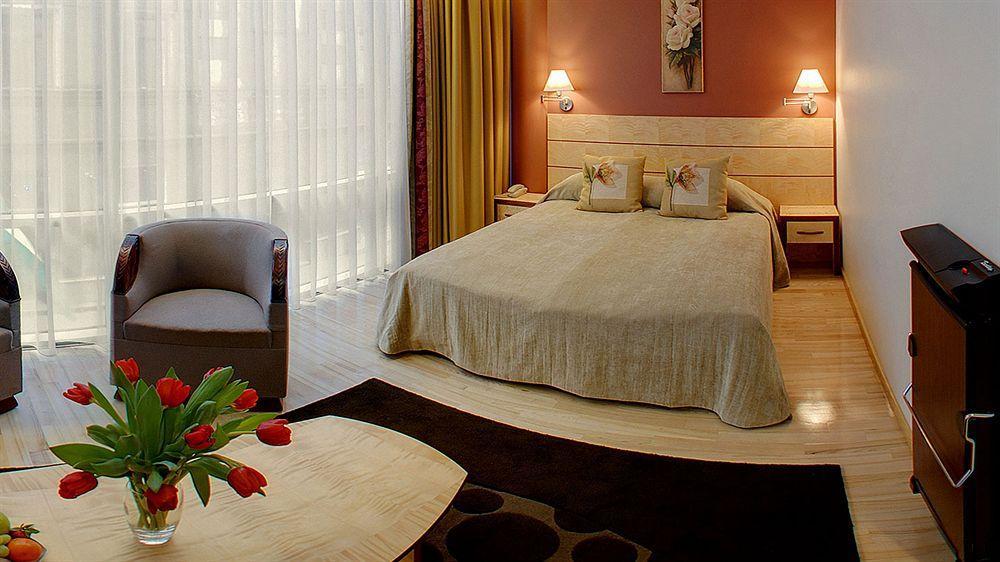Royal Square Hotel & Suites Рига Екстериор снимка