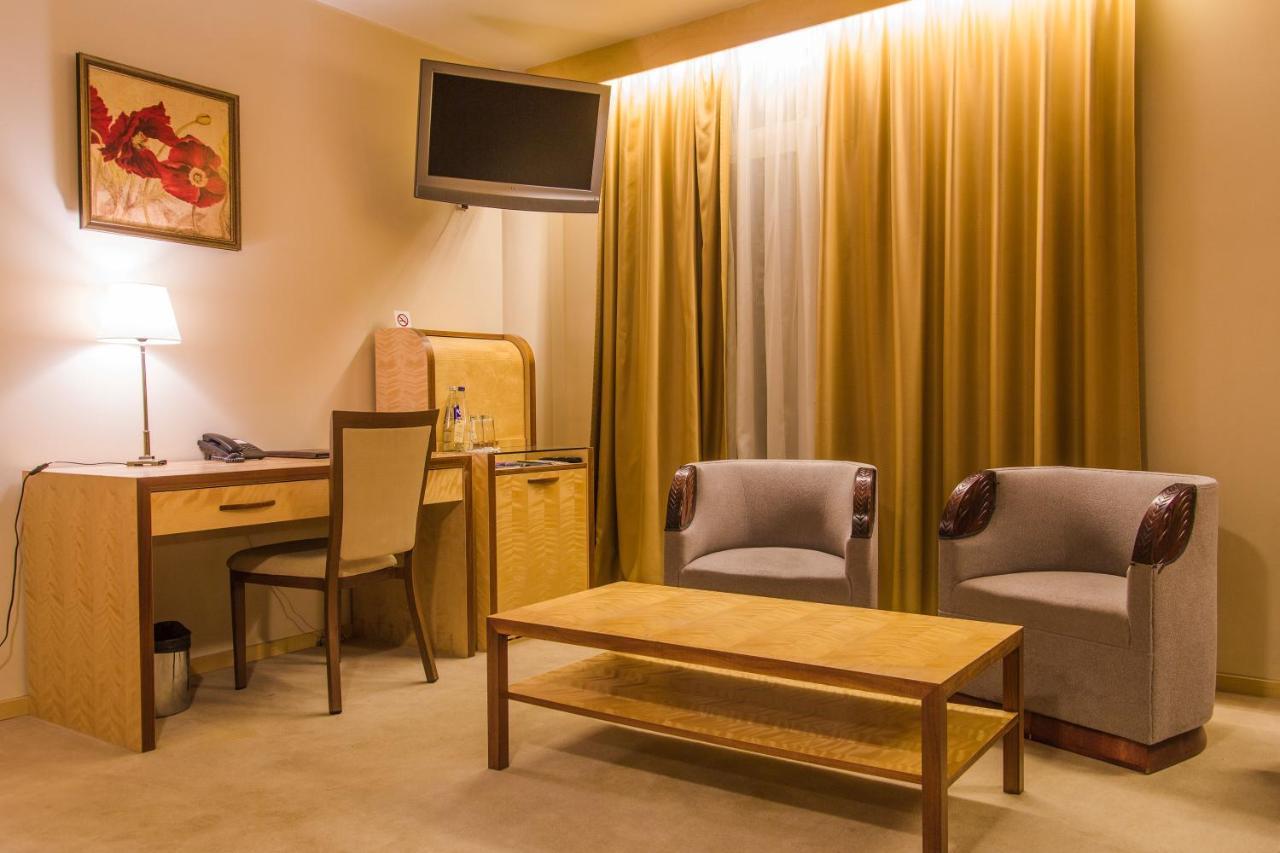 Royal Square Hotel & Suites Рига Екстериор снимка