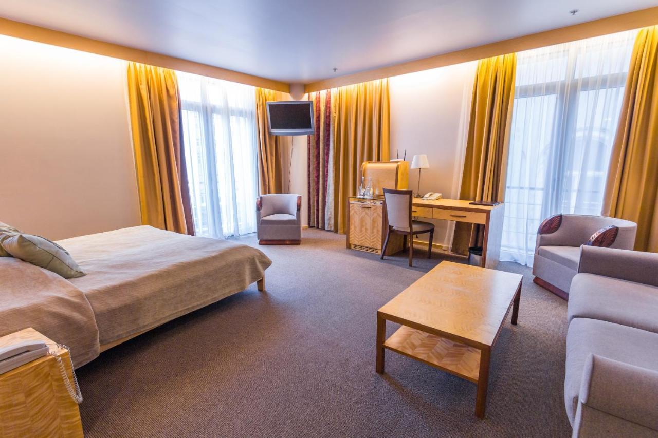 Royal Square Hotel & Suites Рига Екстериор снимка