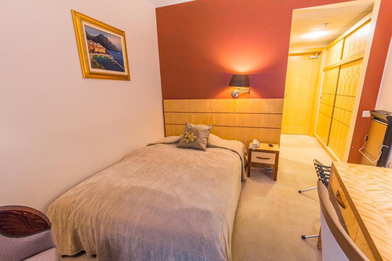 Royal Square Hotel & Suites Рига Екстериор снимка