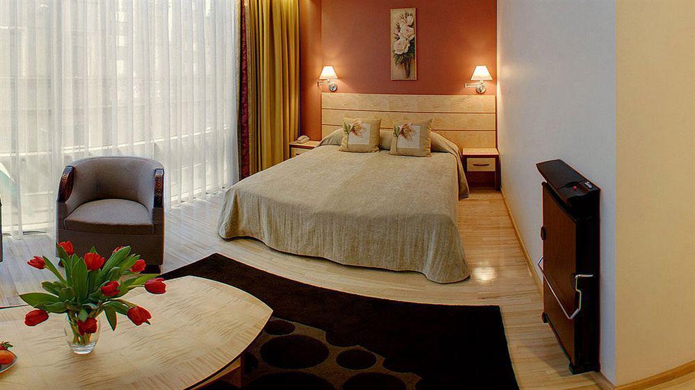 Royal Square Hotel & Suites Рига Екстериор снимка