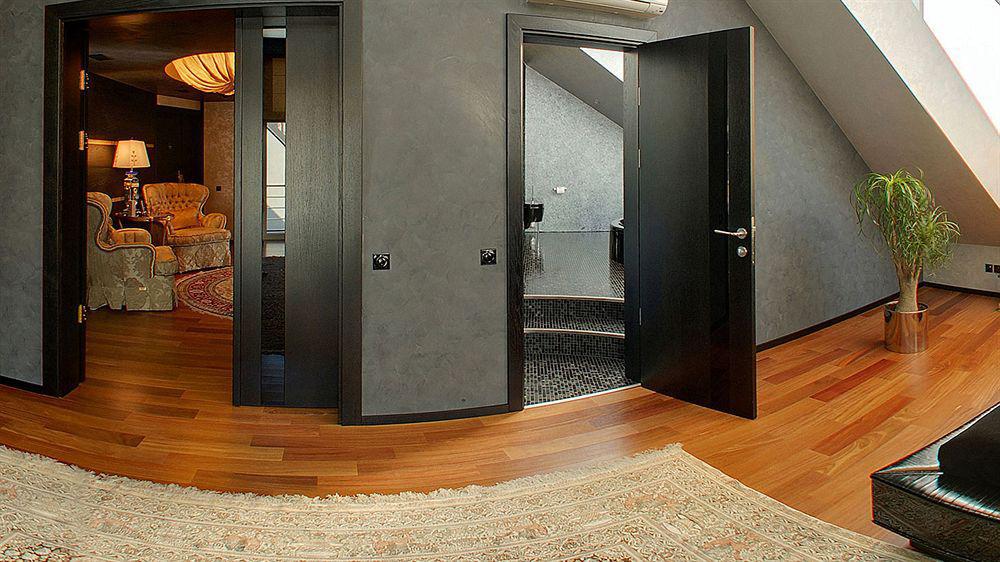 Royal Square Hotel & Suites Рига Екстериор снимка